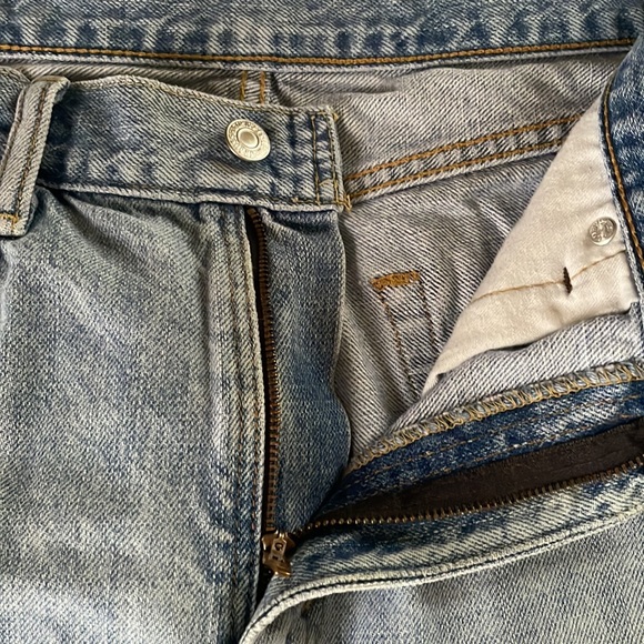 Vintage Levi’s denim shorts! - Picture 6 of 6